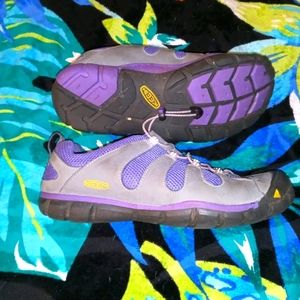 Keen walking shoe size 8